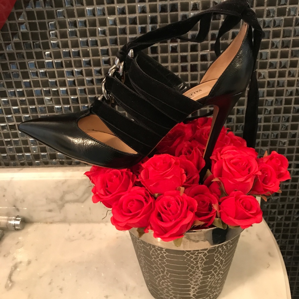 🚨❣️SOLD❣️🚨Authentic Valentino garavani lace up heels - Picture 9 of 14